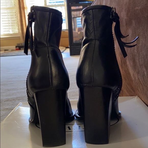 Steve Madden Marando Black Leather Booties - Picture 4 of 5